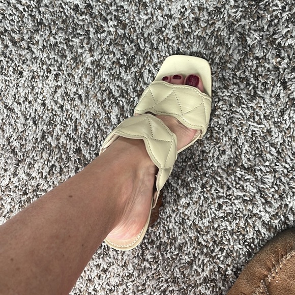 VINCE CAMUTO RENNEYA MULE - Picture 5 of 5